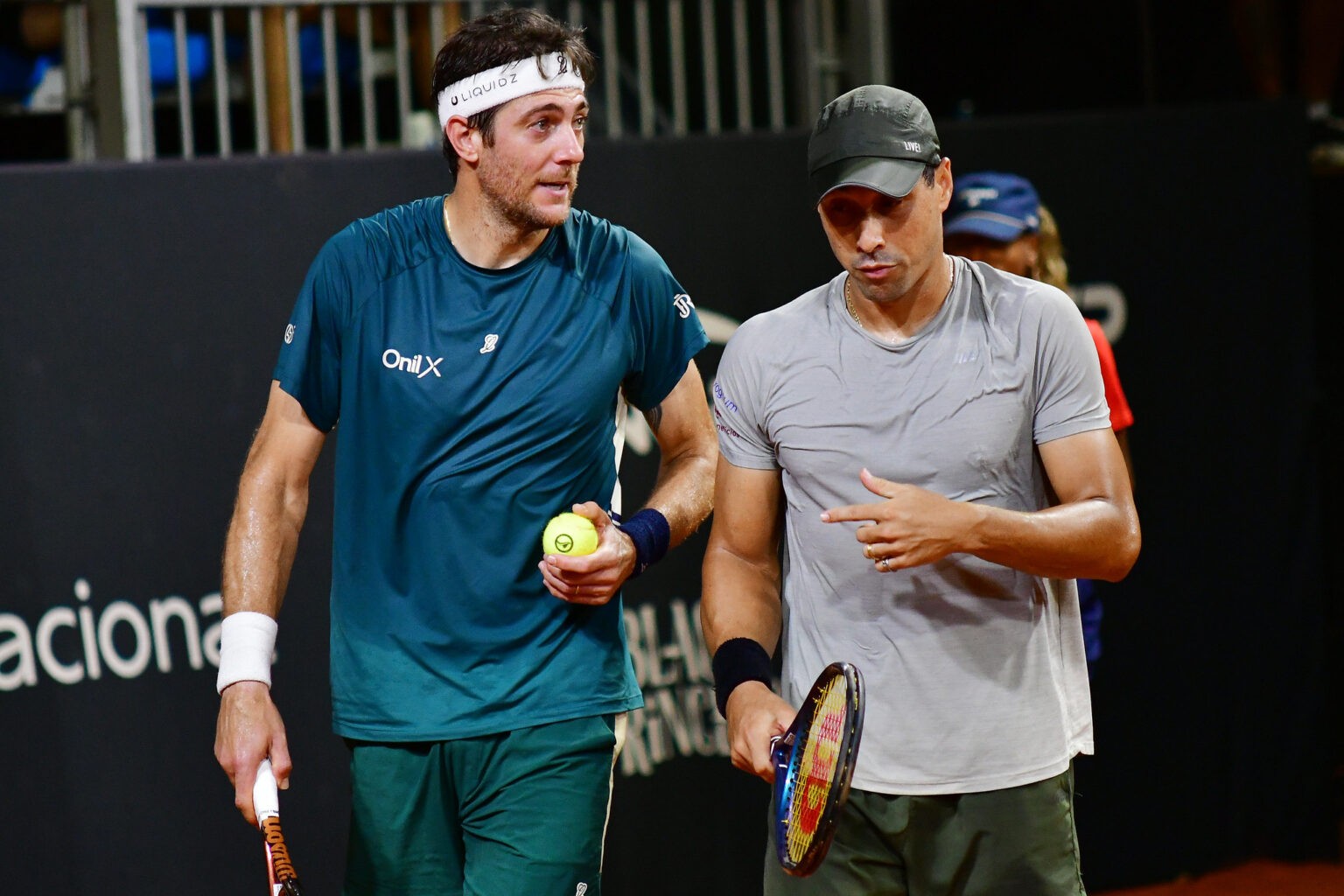 Após intenso rali, dupla brasileira faz ponto do dia; assista ao lance