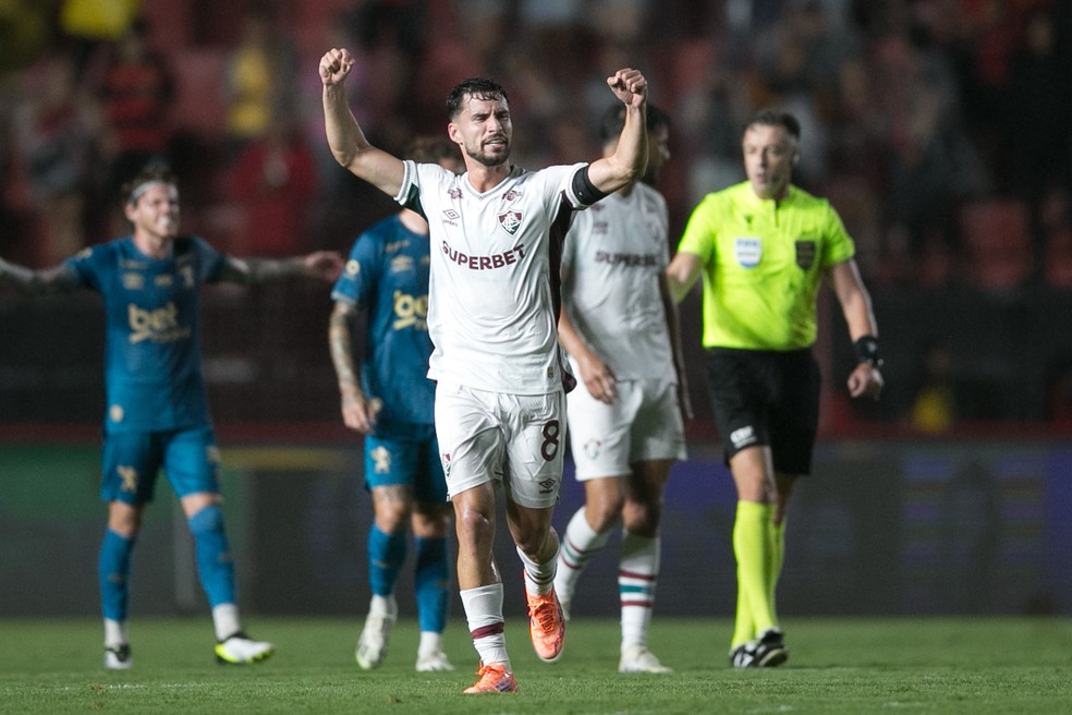 Martinelli comemora durante partida do Fluminense.