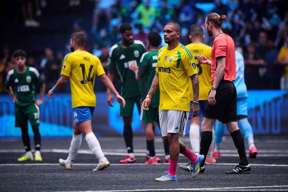 Cris Guedes, presidente da Furia ao lado de Neymar, desperdiçou o pênalti do presidente no primeiro tempo — Foto: Rebeca Schumacker/Quality Sport Images