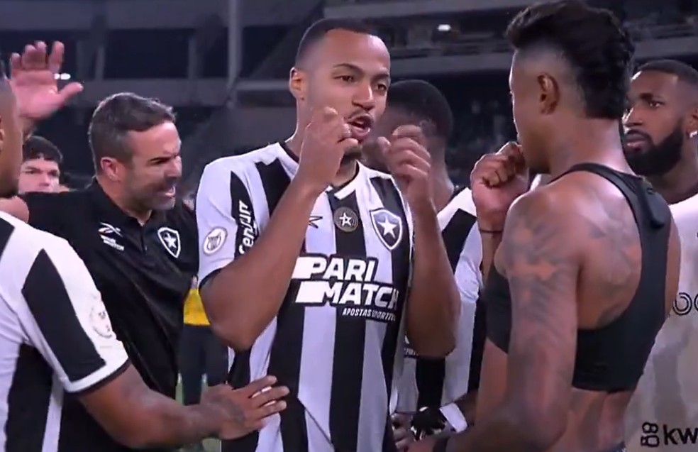 Marlon Freitas cobra Bruno Henrique por 'chororô' em Flamengo
