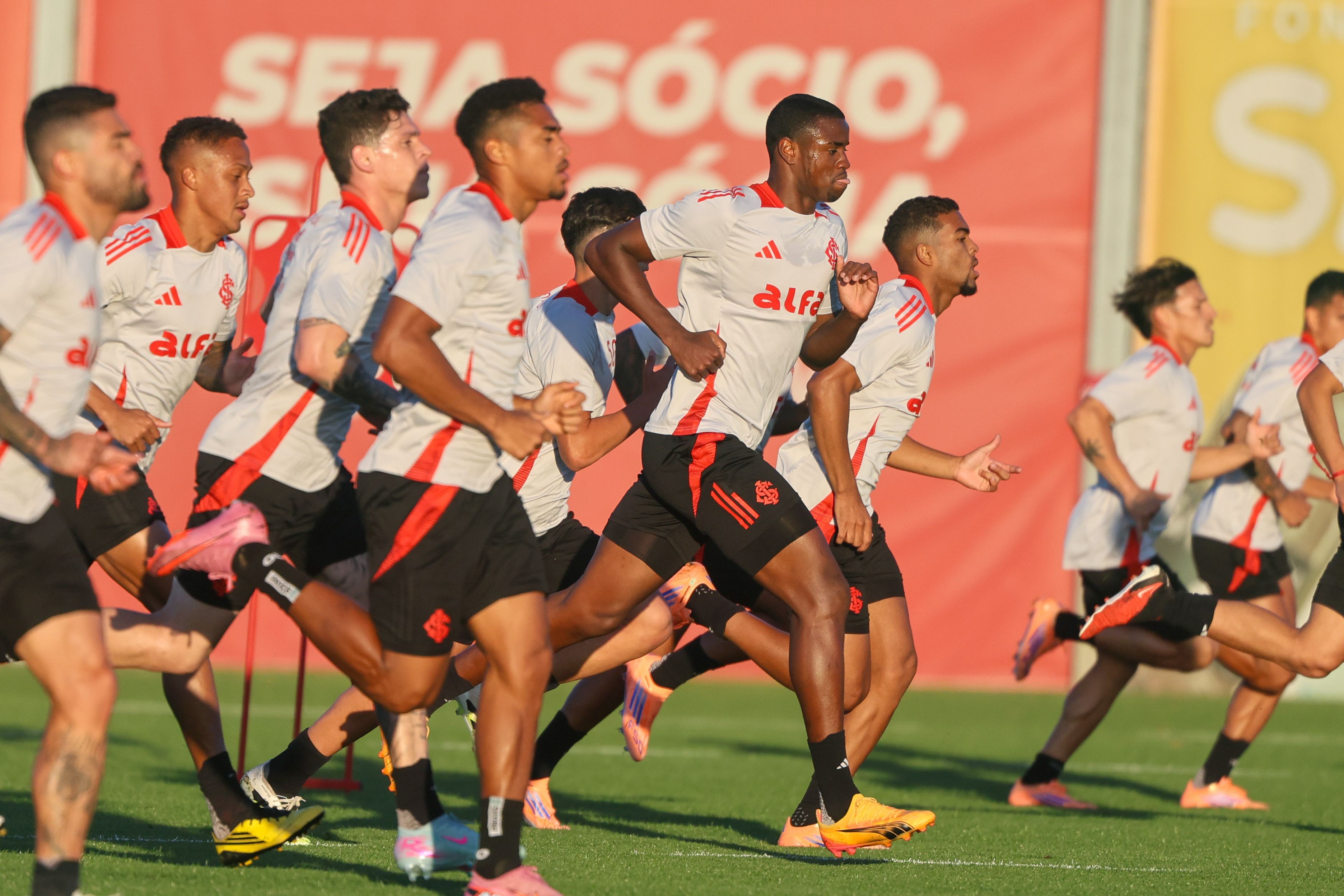 Inter tem retorno de jovem na volta aos treinos; veja imagens