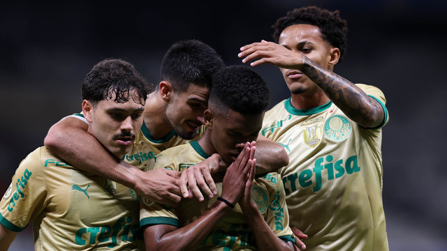Estêvão é celebrado em vitória do Palmeiras no Mineirão