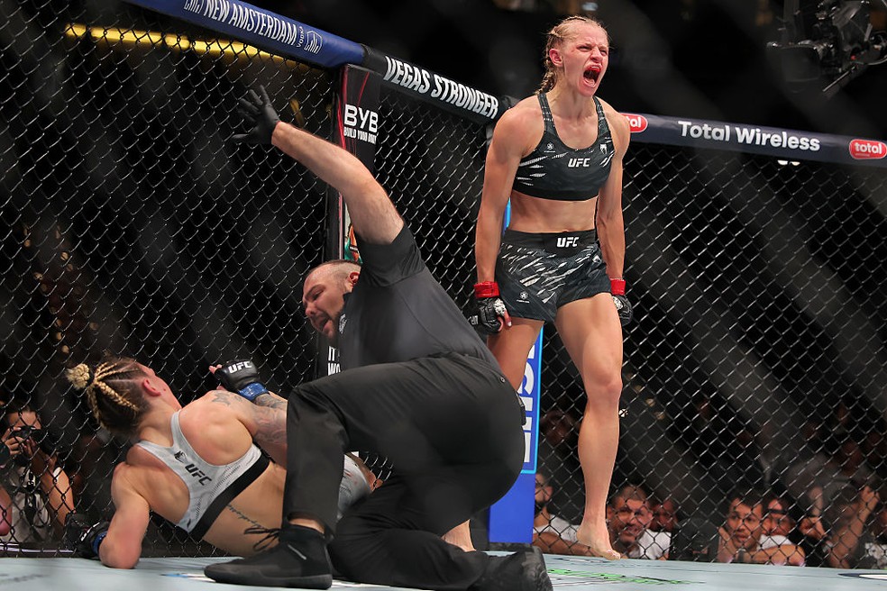 Carli Judice venceu Nicolle Callari por nocaute técnico no R1 — Foto: Jonathan Bachman/Getty Images