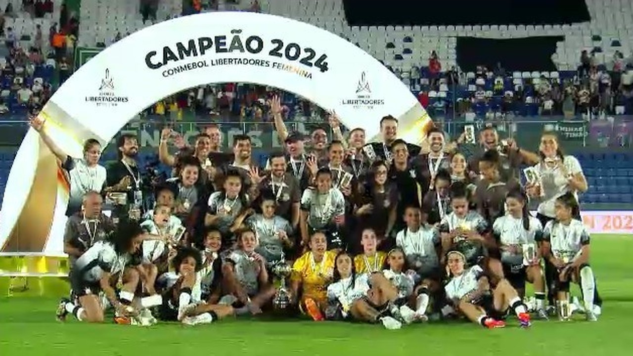 Corinthians conquista a Libertadores Feminina pela quinta vez; jogadoras comemoram o feito