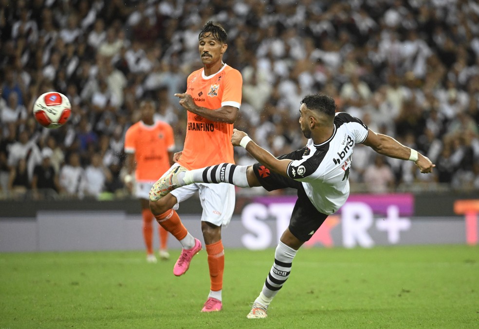 Payet finaliza em Vasco x Nova Igua�u � Foto: Andr� Dur�o