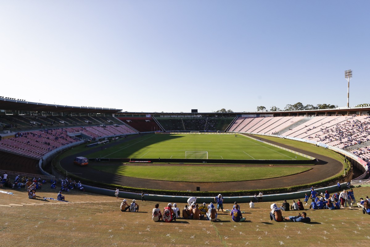 Itabirito e Cruzeiro negociam levar jogo do Mineiro para Parque do Sabiá.