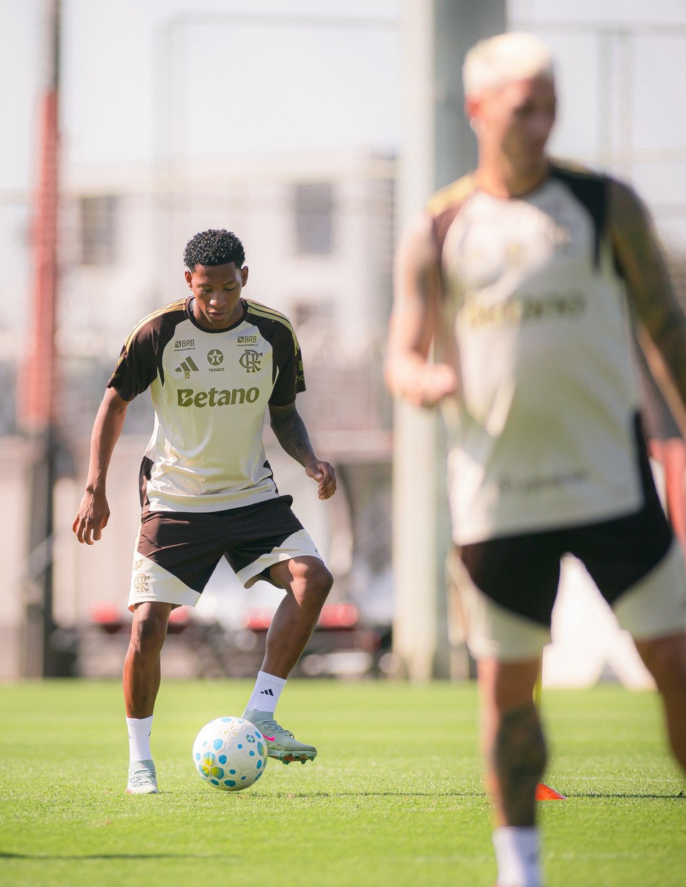 Plata em a��o no treino do Flamengo � Foto: Adriano Fontes / Flamengo
