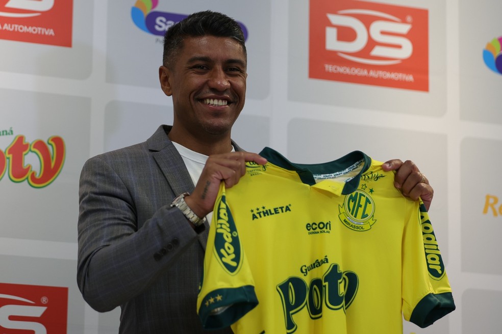 Paulinho é apresentado como novo coordenador técnico do Mirassol — Foto: Pedro Zacchi/Agif