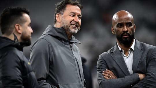 Corinthians intensifica busca por reforços a dez dias do fechamento da janela