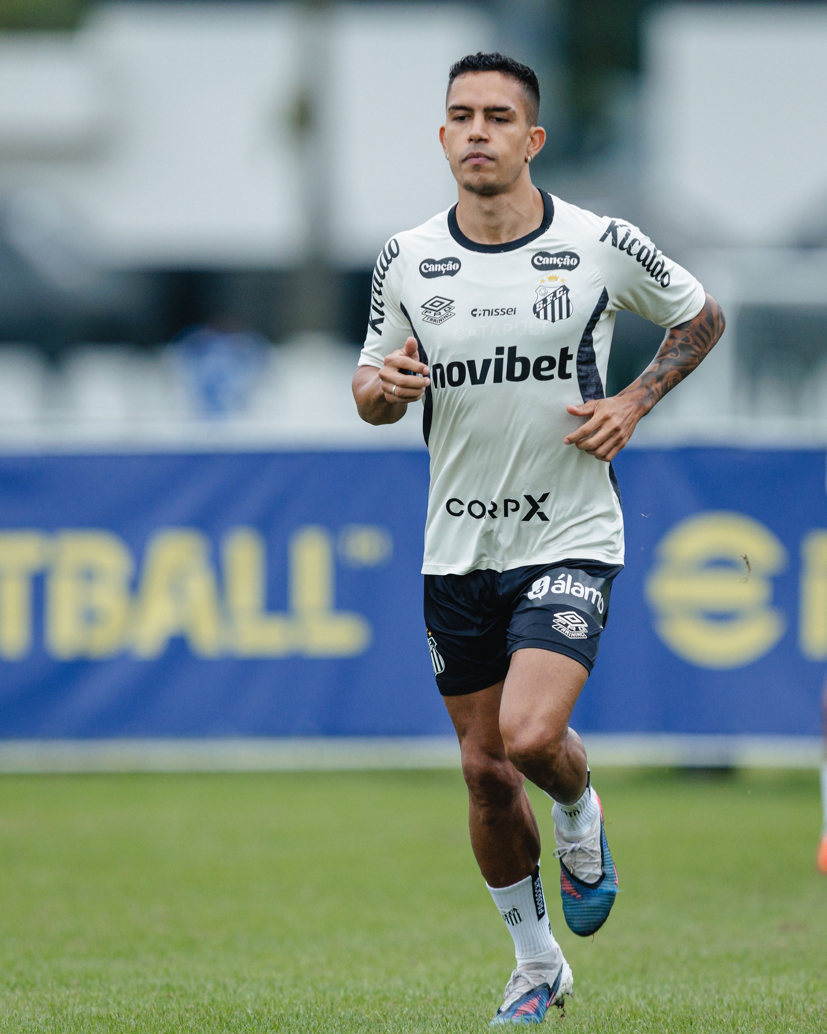 Treino do Santos: Igor Vinícius evolui e trabalha no gramado; Bontempo segue na academia