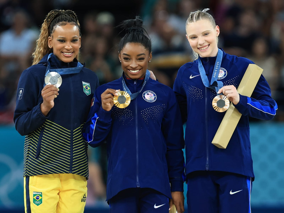 Pódio do salto em Paris 2024: Rebeca Andrade com medalha de prata — Foto: Ricardo Bufolin / CBG