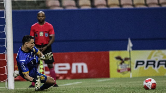 Goleiro Jo&atilde;o Lopes defendeu uma das cobran&ccedil;as do Manauara