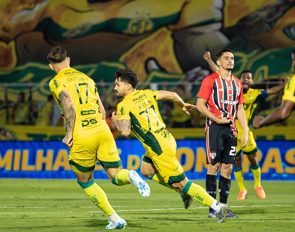 Alesson comemora gol do Mirassol sobre o São Paulo — Foto: JP Pinheiro/Agência Mirassol