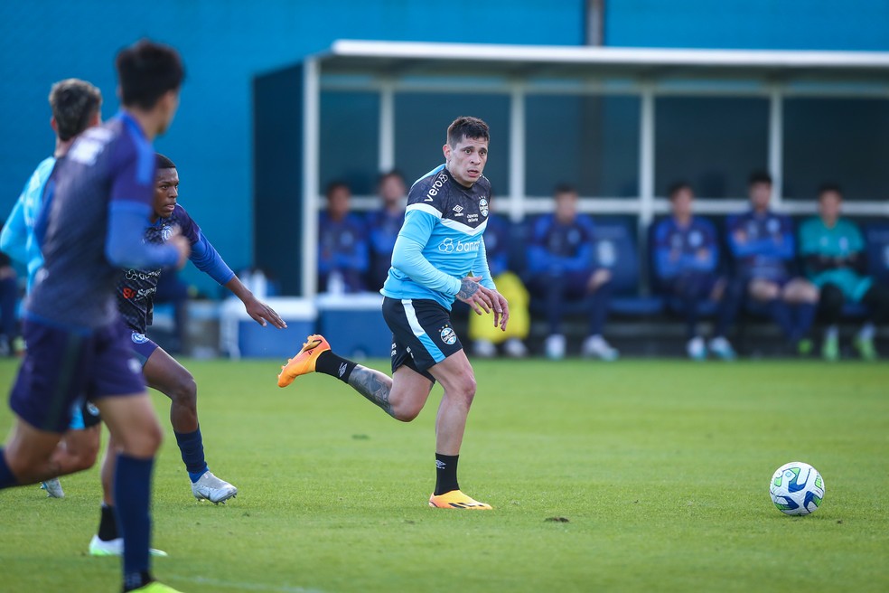 Iturbe em jogo-treino do Grêmio contra o Aimoré — Foto: Lucas Uebel/Grêmio