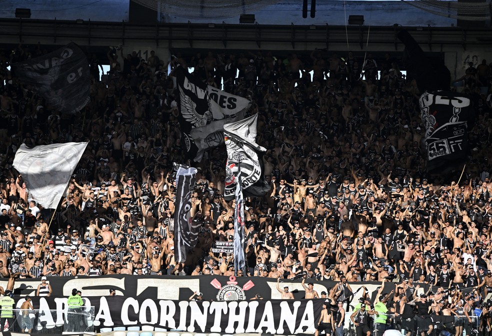 Torcida do Corinthians em ótimo número no Maracanã — Foto: Andre Durão
