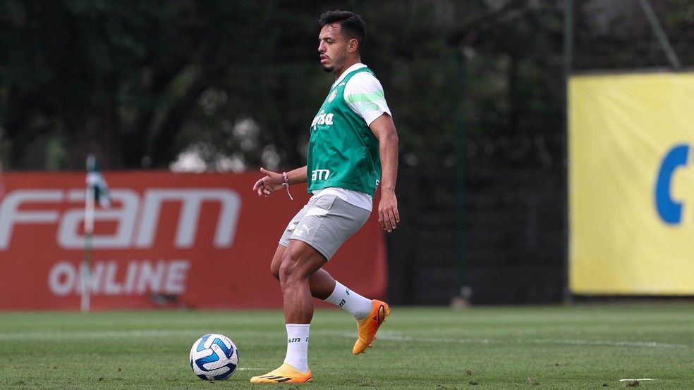 Gabriel Menino em treino do Palmeiras na Academia de Futebol — Foto: Cesar Greco/Palmeiras