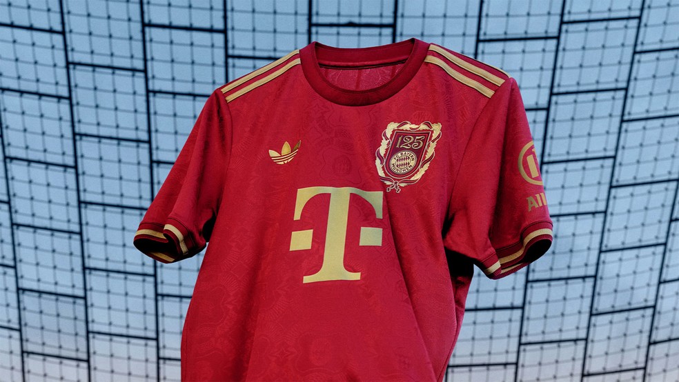 Confira a camisa do Bayern comemorativa aos 125 anos do clube — Foto: Bayern de Munique/Divulgação