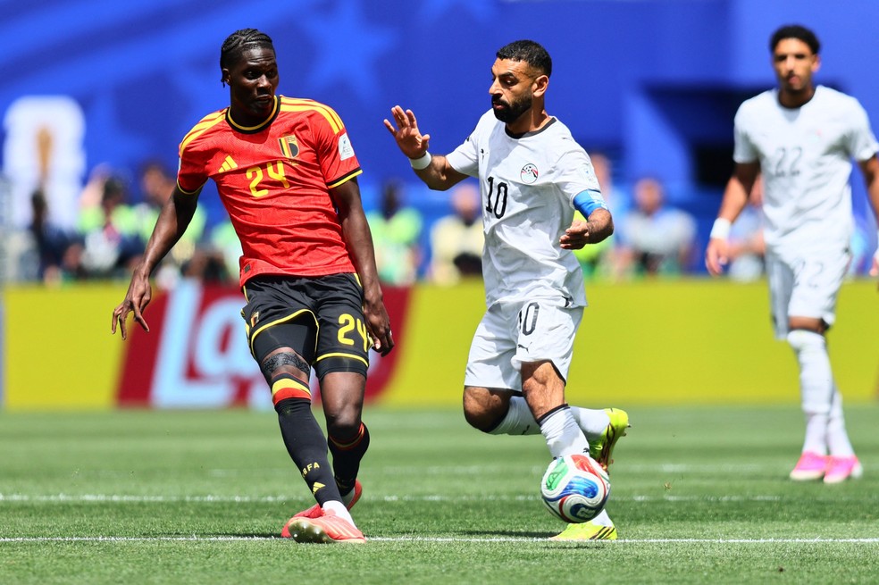 Amadou Onana e Mohamed Salah em Bélgica x Egito