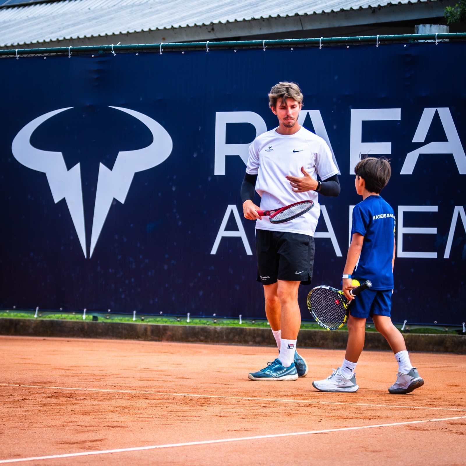 Brasil se consolida como potência emergente na formação de tenistas na academia de Rafael Nadal
