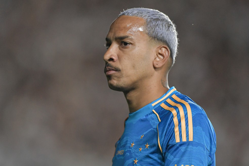 Matheus Pereira em campo pelo Cruzeiro.