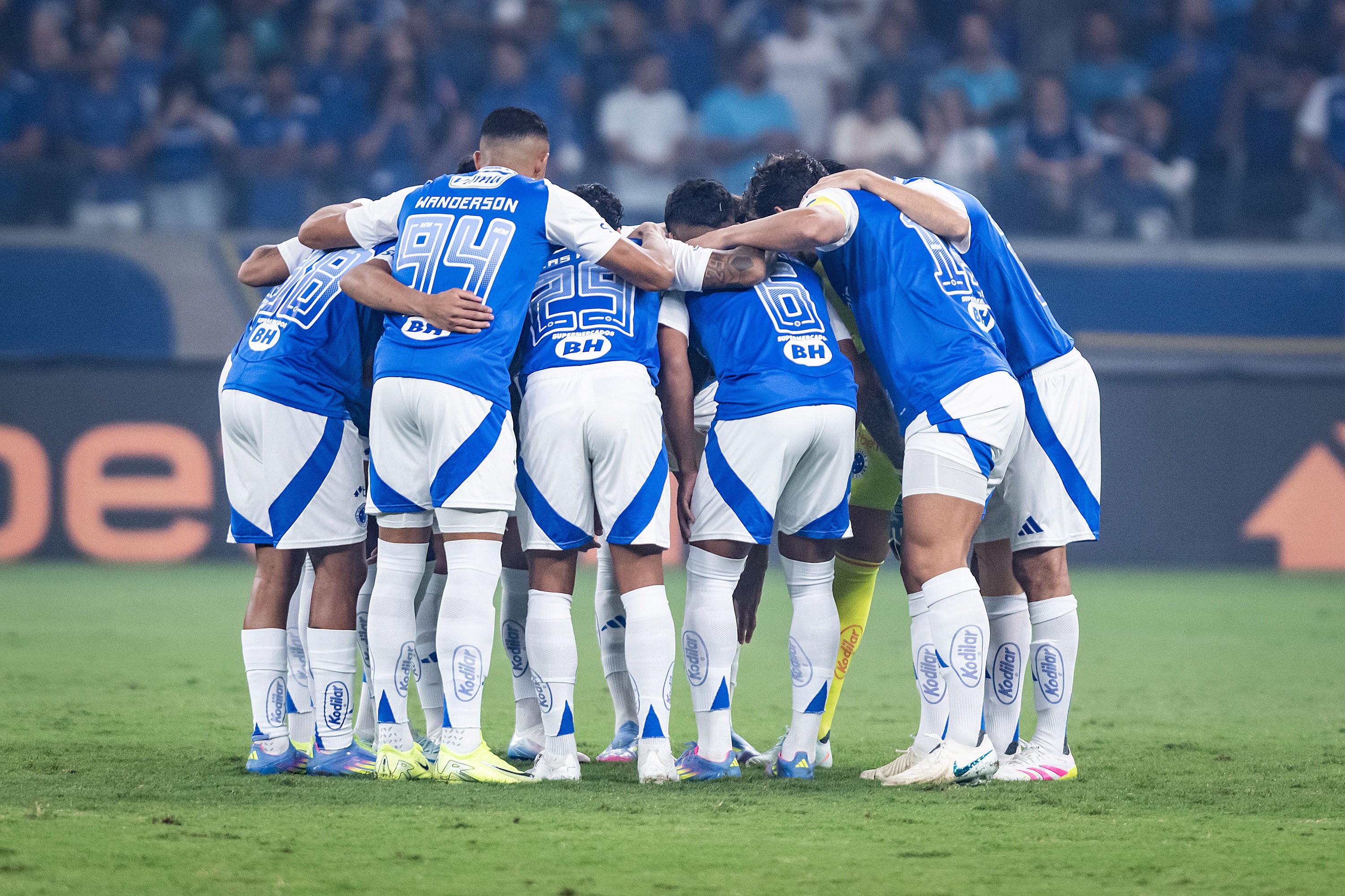 Cruzeiro encara Sport com cinco titulares pendurados antes de clássico com Atlético-MG.