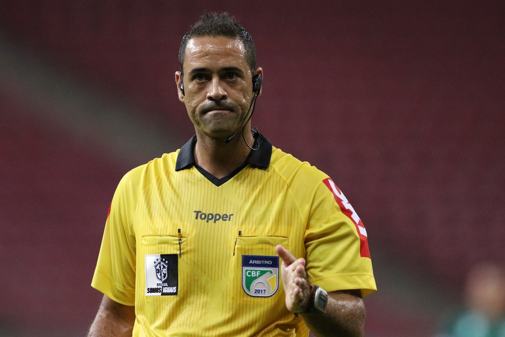 Árbitro Emerson de Almeida Ferreira — Foto: Aldo Carneiro / Pernambuco Press