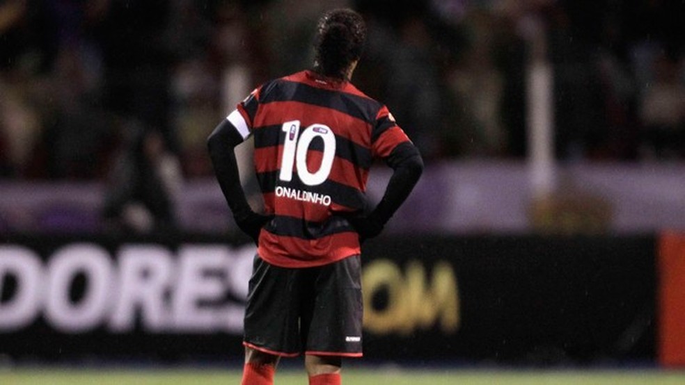 Ronaldinho lamenta derrota na altitude de Potosí em 2012