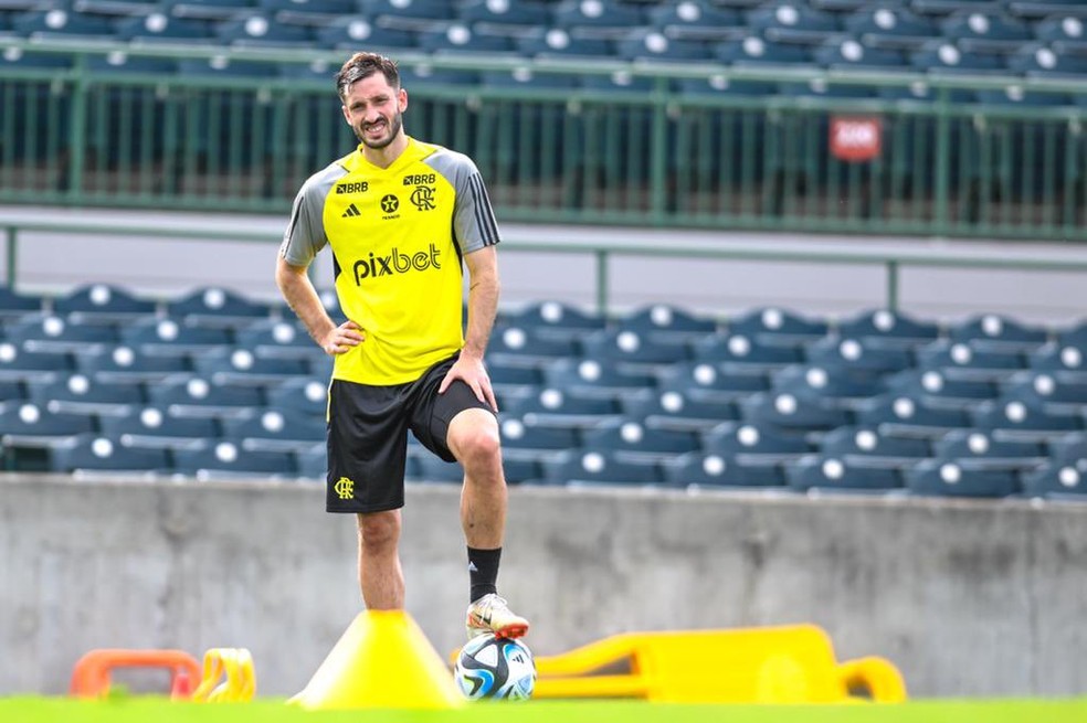 Viña em treino com o Flamengo nos Estados Unidos — Foto: Marcelo Cortes / CRF
