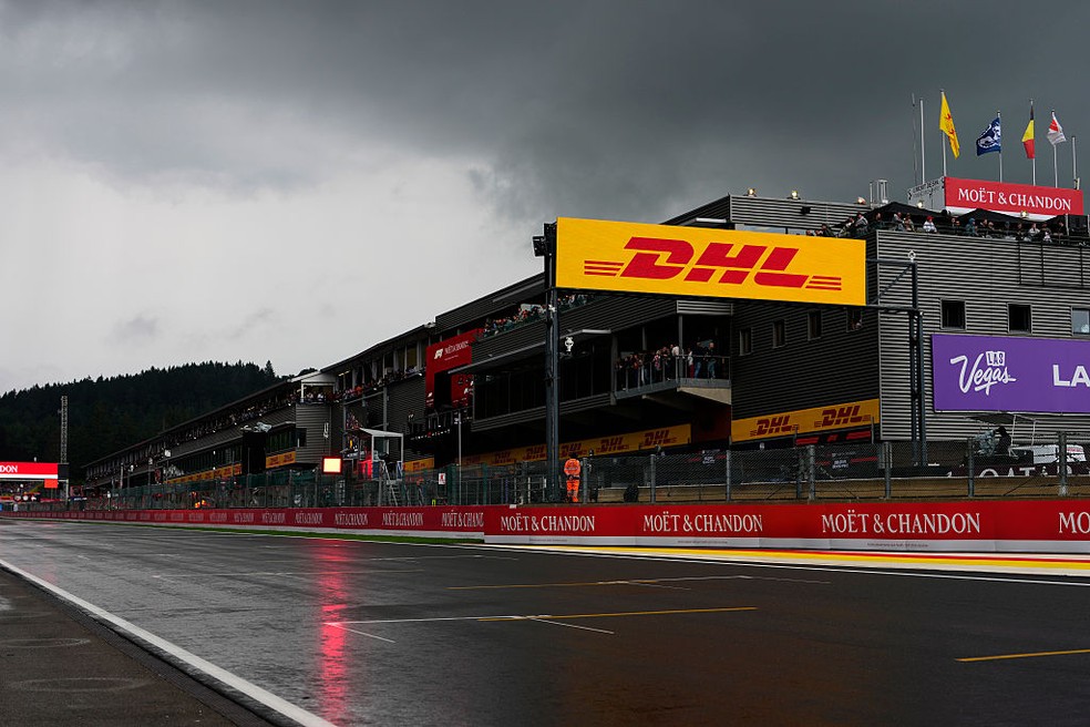 Largada do GP da Bélgica da F1 2025 foi adiada por causa da chuva — Foto: Alex Bierens de Haan/Getty Images