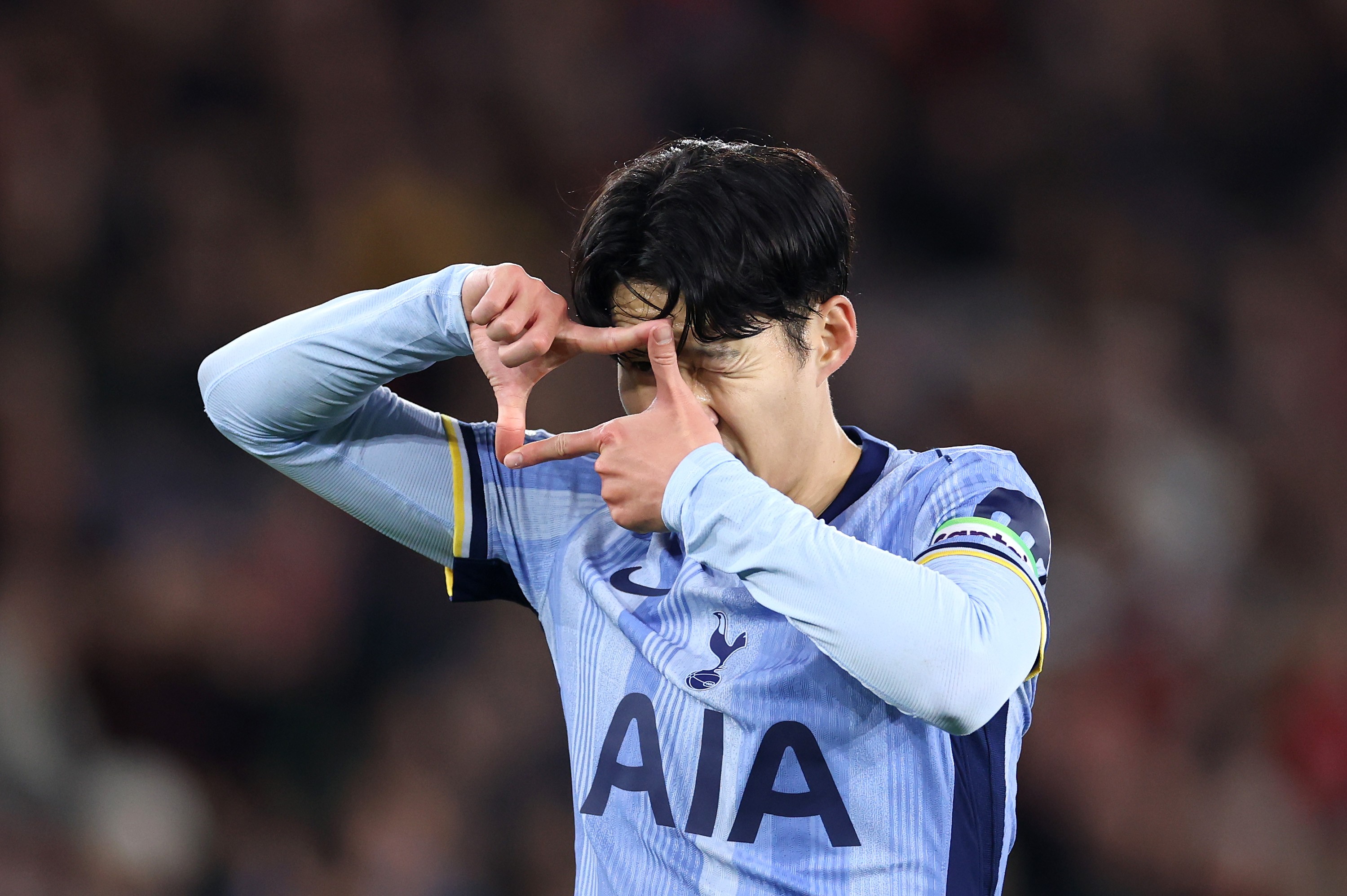 Tottenham anuncia extensão de contrato com Son