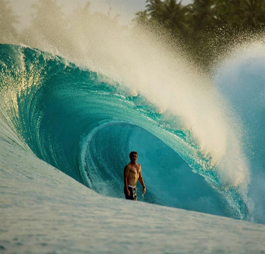 Com a família, Filipe Toledo já curte ondas de Pipeline no Havaí - Estadão