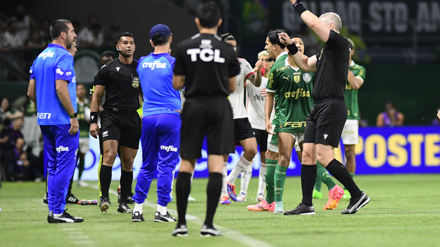 Anderson Daronco expulsa Abel Ferreira em Palmeiras x Flamengo