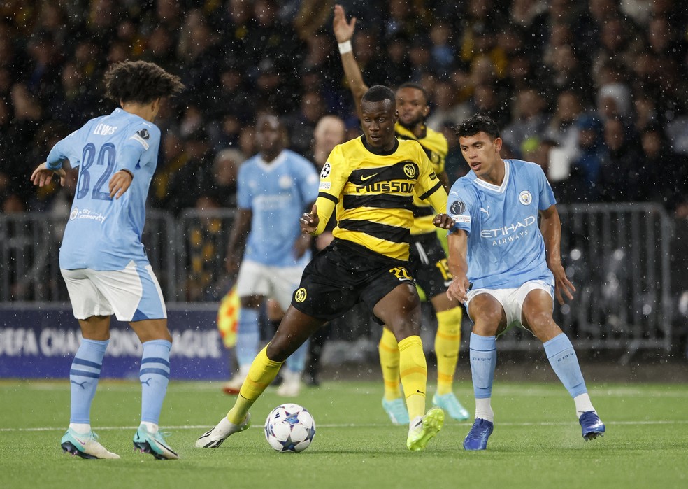 Young Boys x Manchester City jogaram em gramado sintético pela Champions do ano passado  — Foto: REUTERS