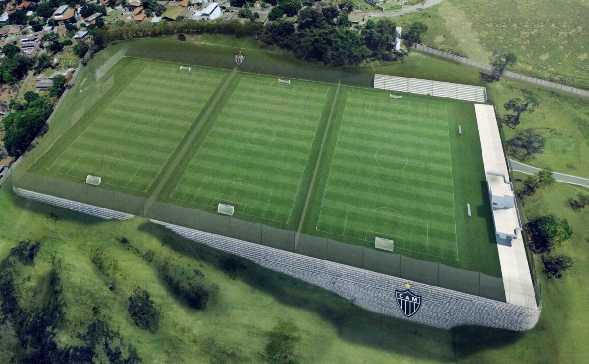 Quantos campos tem o CT do Galo?
