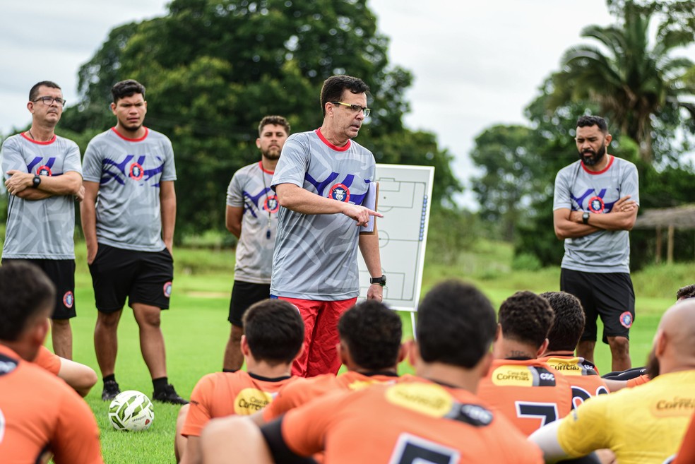J&uacute;nior Lopes, t&eacute;cnico do Parintins &mdash; Foto: Chic&atilde;o Marques/Parintins FC