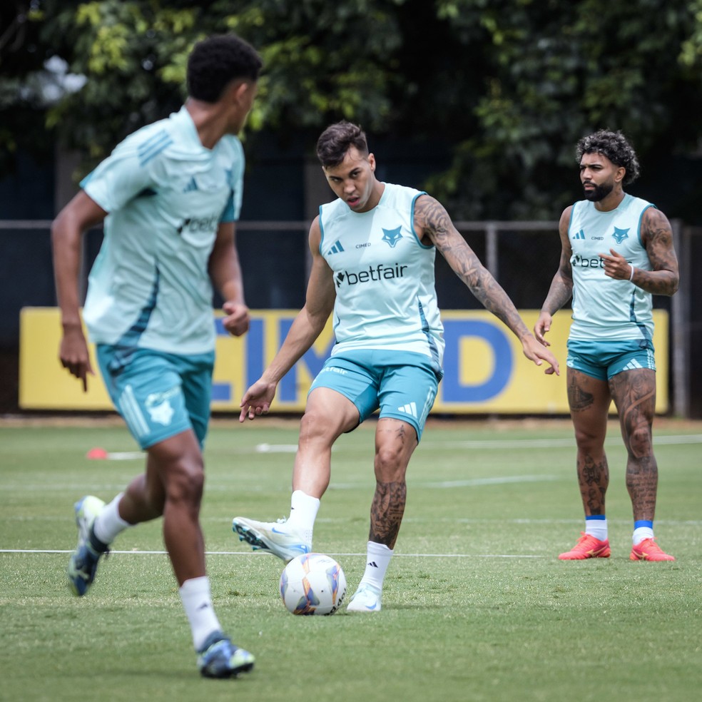 Kaio Jorge e Gabigol em treino do Cruzeiro — Foto: Gustavo Aleixo/Cruzeiro