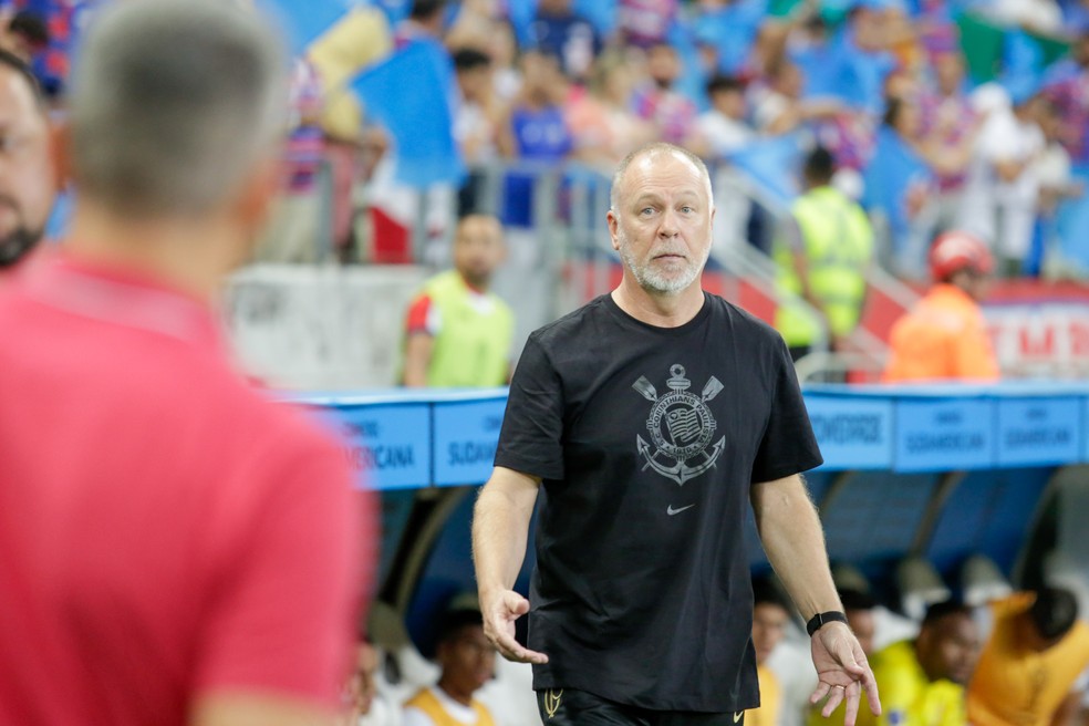 Novo técnico, Mano Menezes vai apostar no coletivo do Corinthians