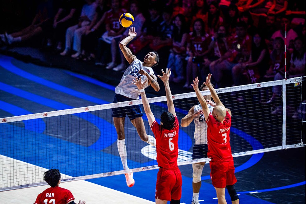 Estados Unidos na semifinal da Liga das Nações de vôlei contra o Japão — Foto: FIVB