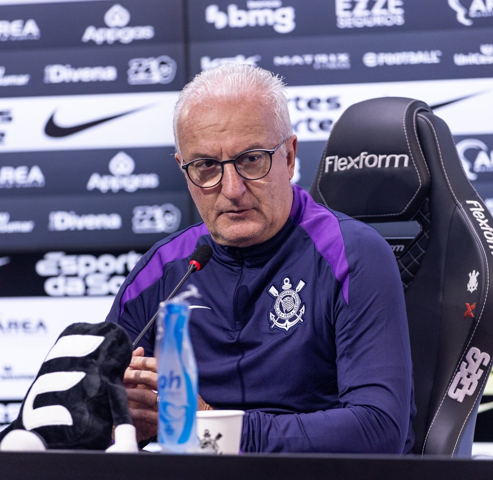 Dorival J�nior na entrevista de apresenta��o no Corinthians � Foto: Rodrigo Coca / Corinthians