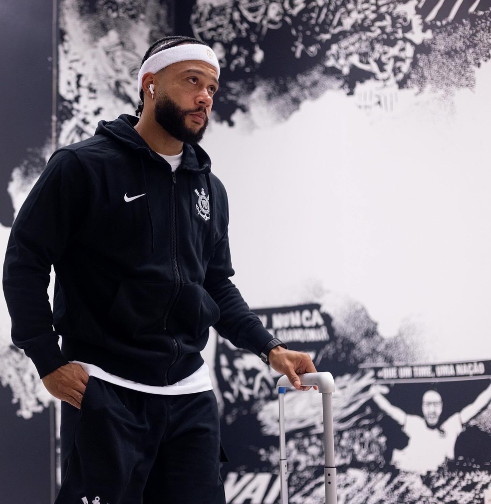 Memphis em chegada a jogo do Corinthians — Foto: Rodrigo Coca / Ag.Corinthians