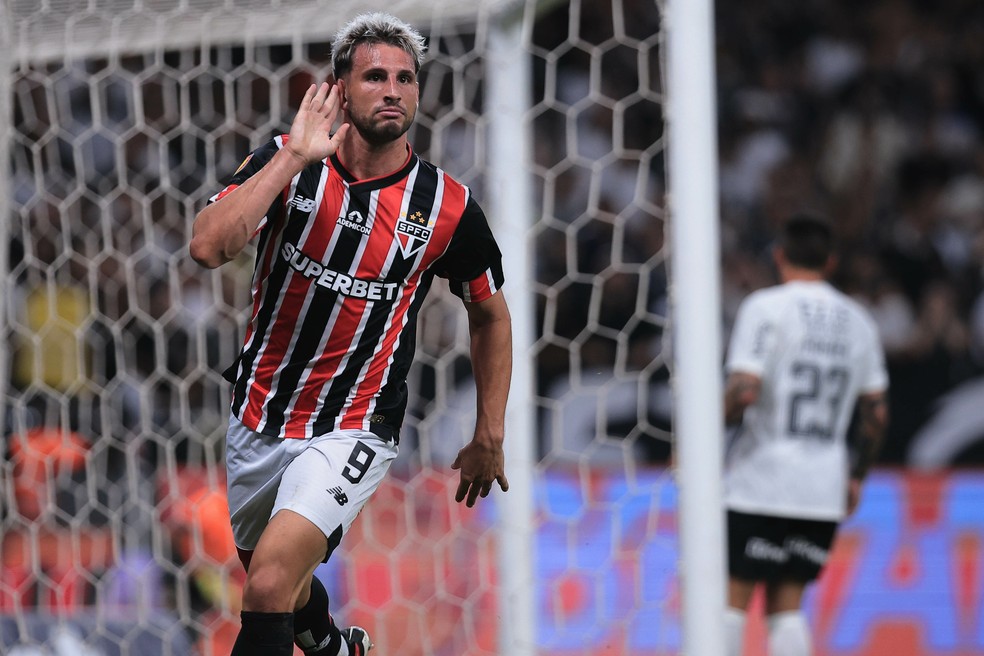 Calleri comemora em Corinthians x São Paulo — Foto: Ettore Chiereguini/AGIF
