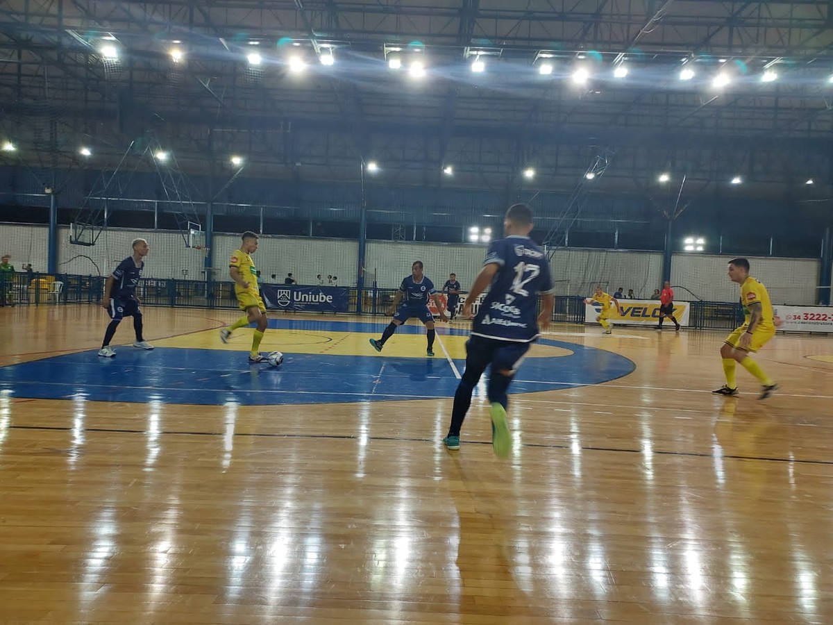 Praia Clube vence Cruzeiro de Padre Paraíso pelo Mineiro de Futsal