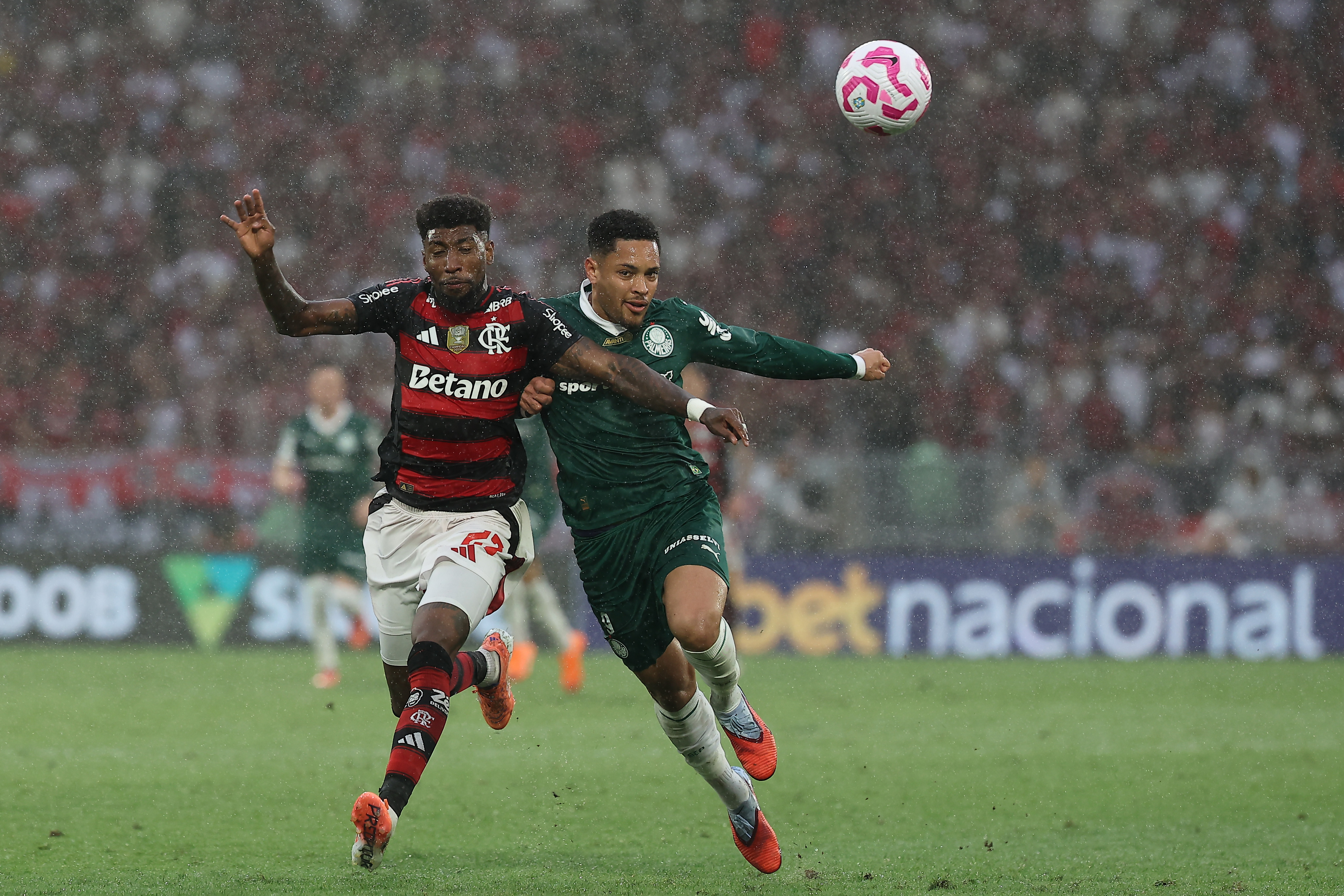 Flamengo e Palmeiras se desafiam no Brasileiro: últimos jogos acontecem em sincronia emocionante