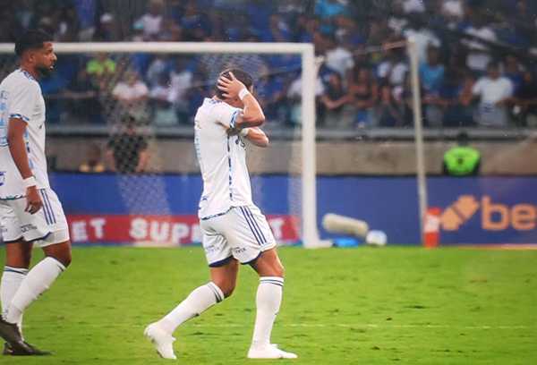 Mateus Vital passará por cirurgia no ombro direito no Cruzeiro.