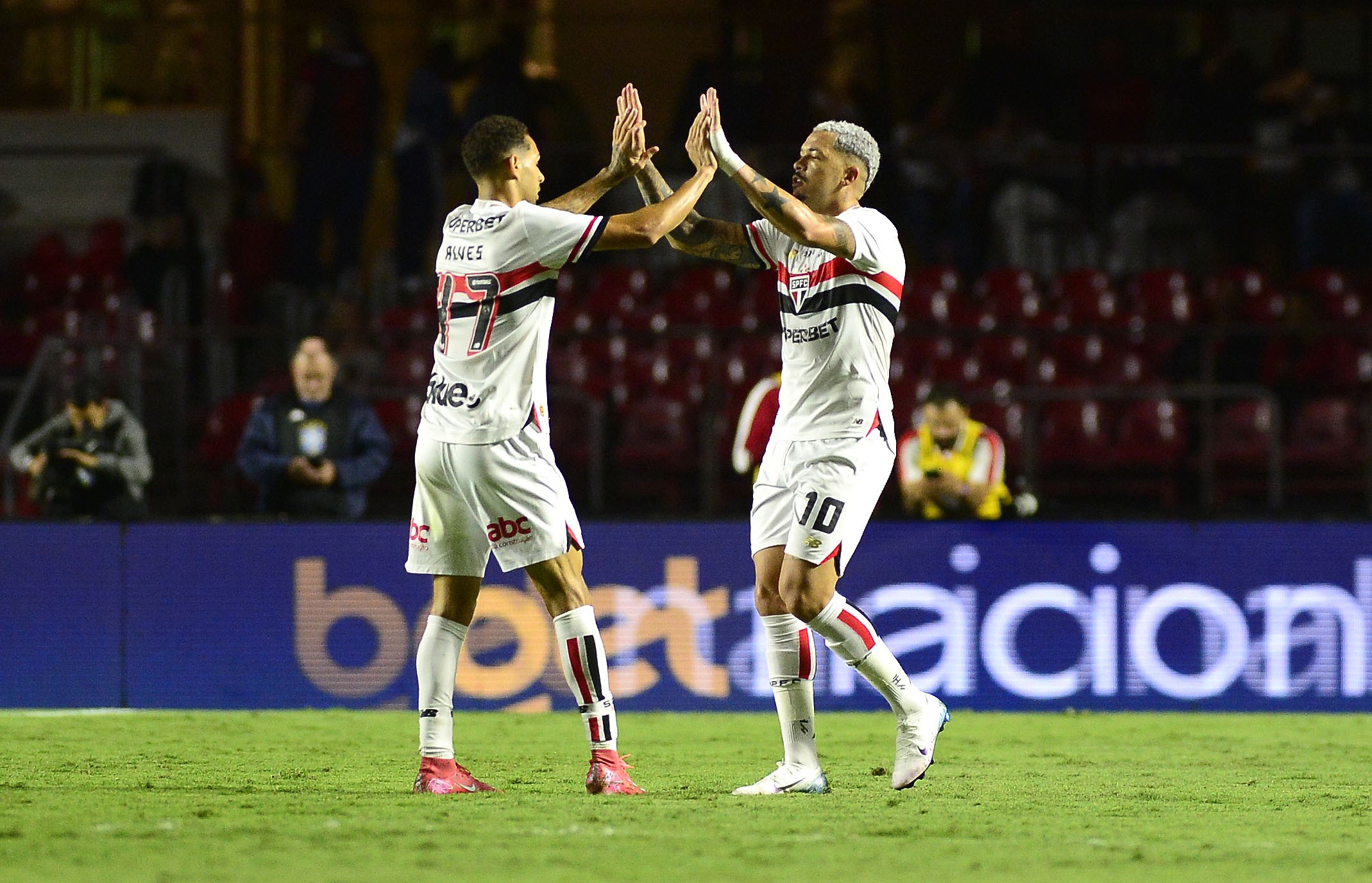 Luciano brilha e garante vitória do São Paulo na Copa do Brasil