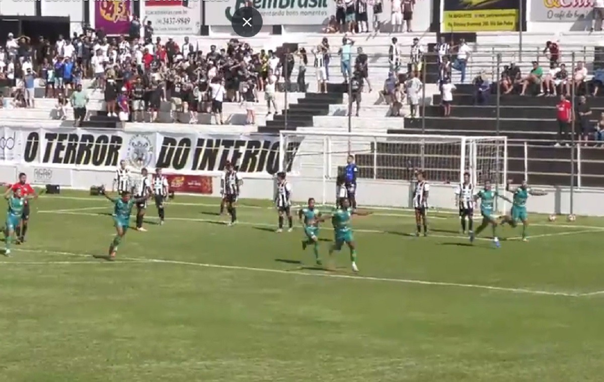 Paracatu vence Araxá e assume liderança da Segunda Divisão do Mineiro