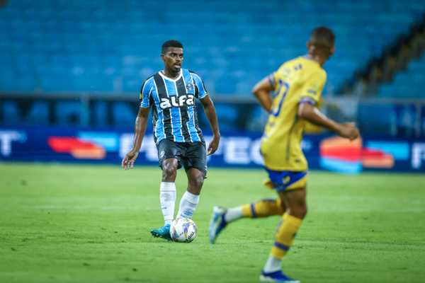 Falhas na Camisa do Grêmio Causam Repercussão entre Torcedores nas Redes Sociais