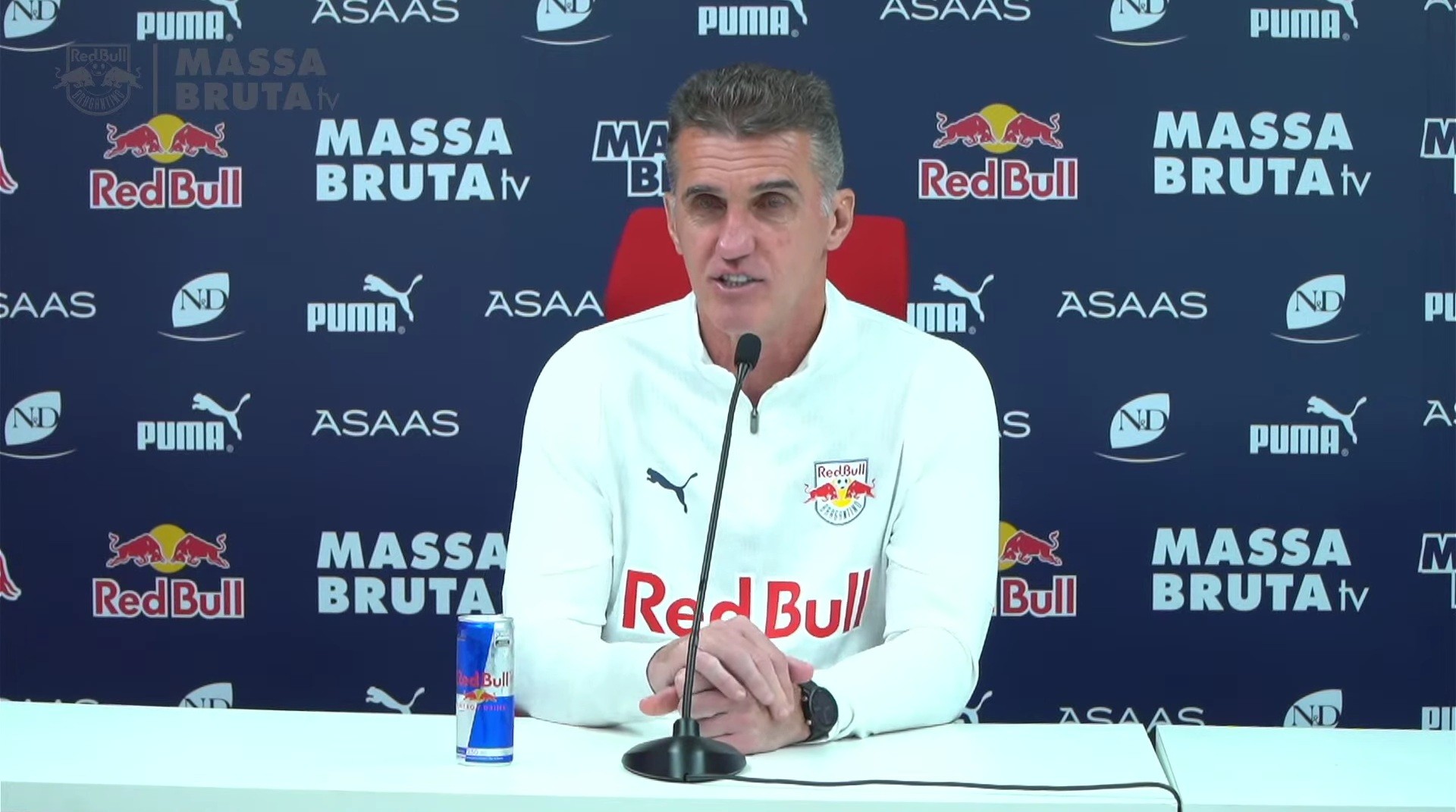 Mancini lamenta atuação da equipe em derrota para o Santos: "Muito abaixo"