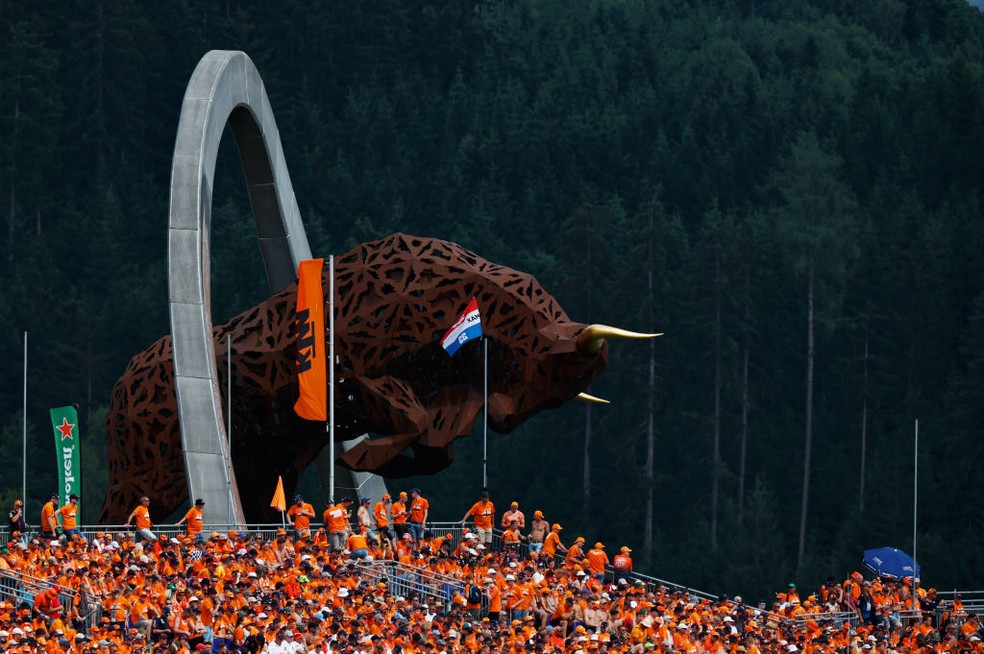 Vista da torcida de Max Verstappen no Circuito de Spielberg, durante o GP da Áustria da F1 em 2024 — Foto: Chris Graythen/Getty Images