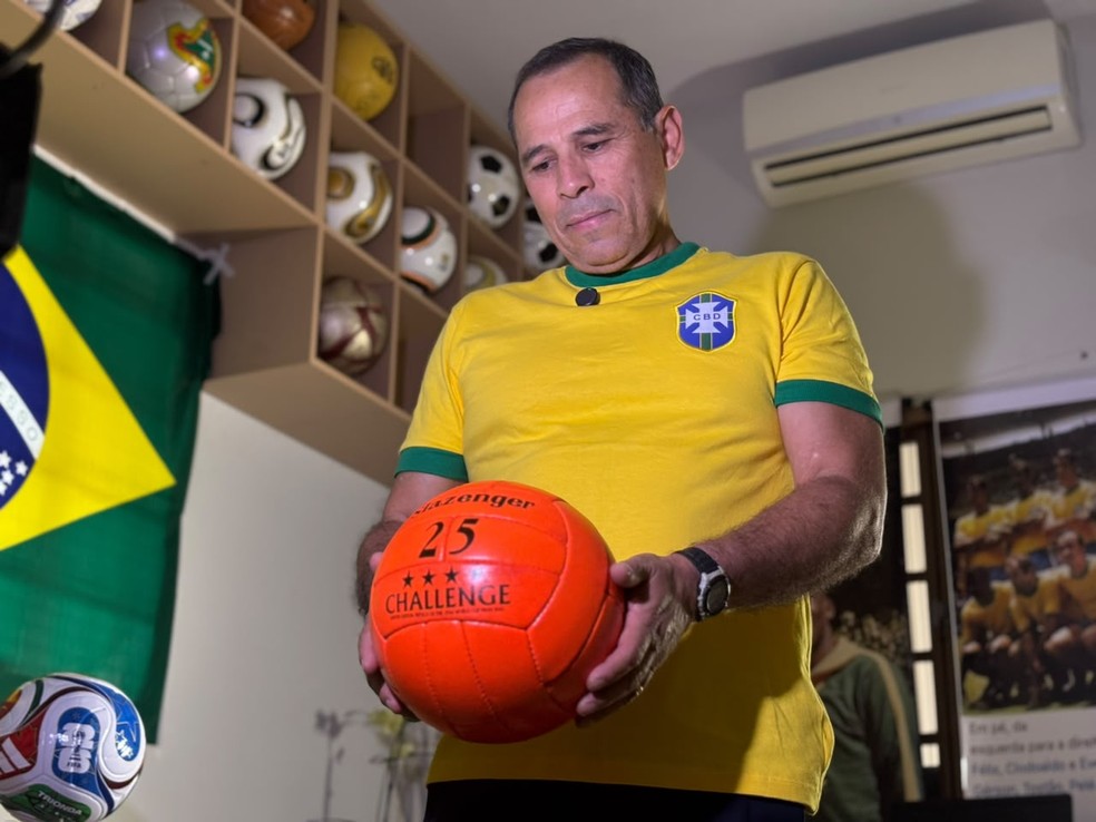 Bolas da Copa do Mundo expostas na coleção de Wilson Xavier
